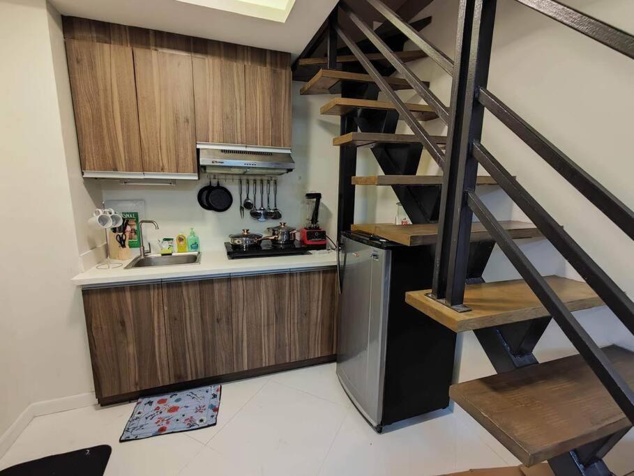 A2j Luxury 2br Near High Street Bgc Taguig