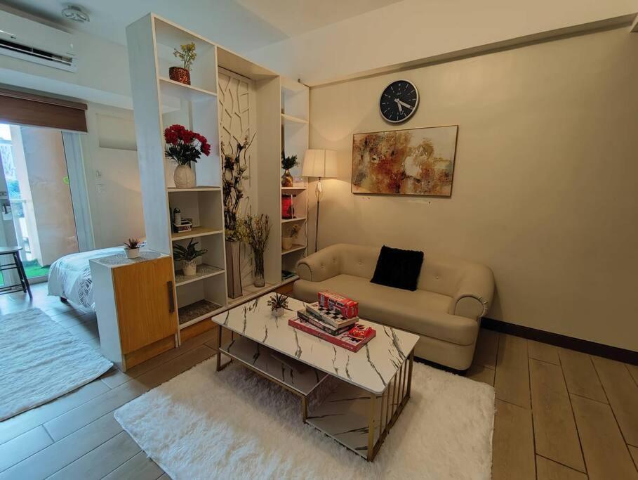 A2j Luxury Studio Venice Near Venice Mall Manila