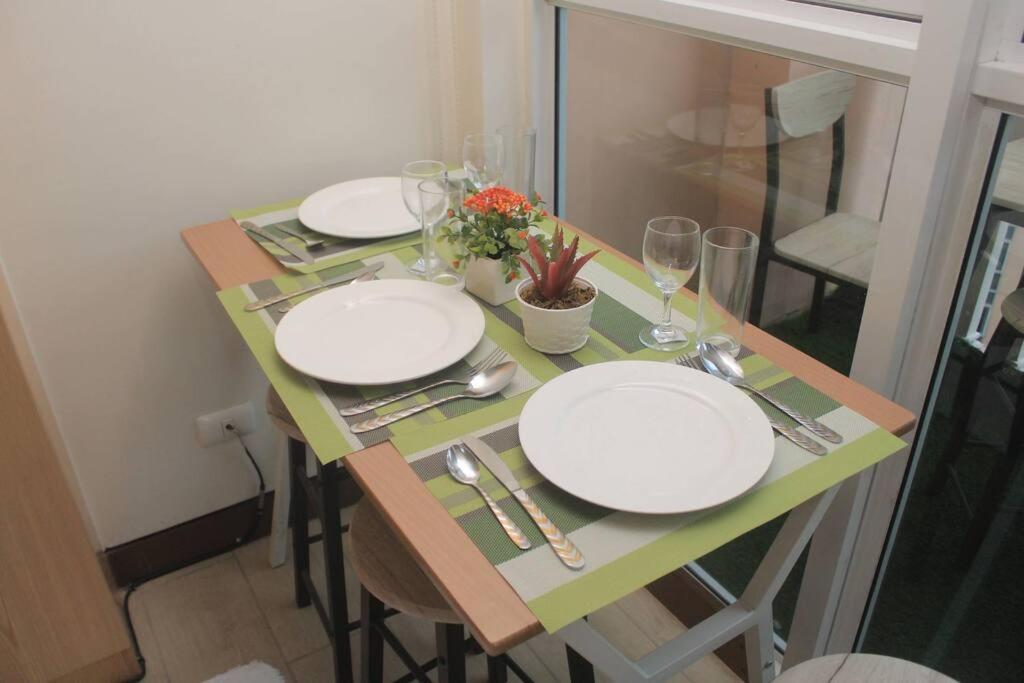 A2j Luxury Studio Venice Near Venice Mall Manila
