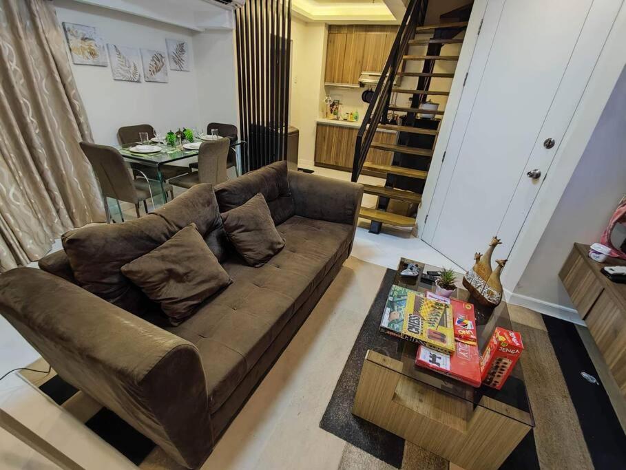 A2j Luxury 2br Near High Street Bgc Taguig Apartment