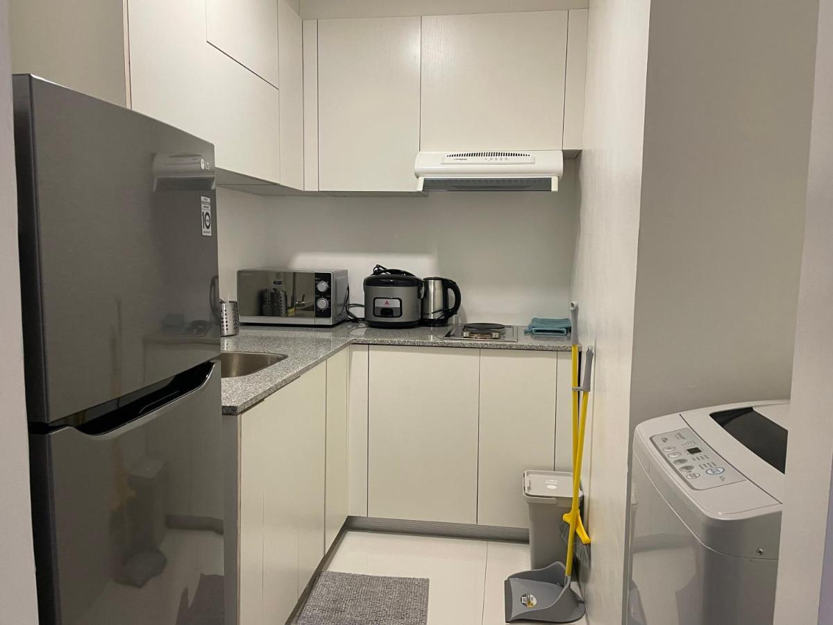 Apartment Aurrow @ Burgos Circle Bgc