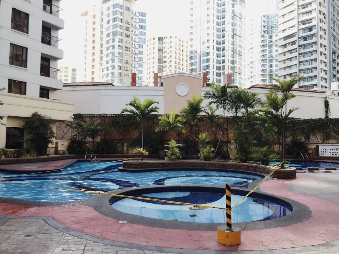 Apartment Aurrow @ Burgos Circle Bgc Manila