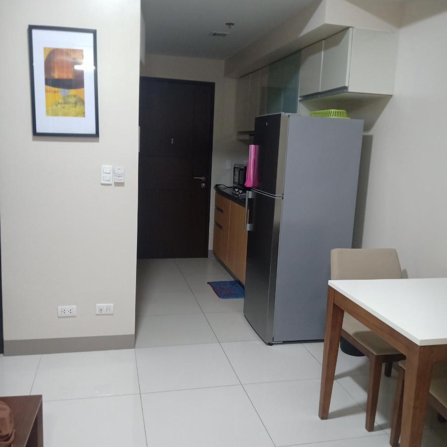 One Uptown Opposite Of Grandhyatt Taguig Apartment