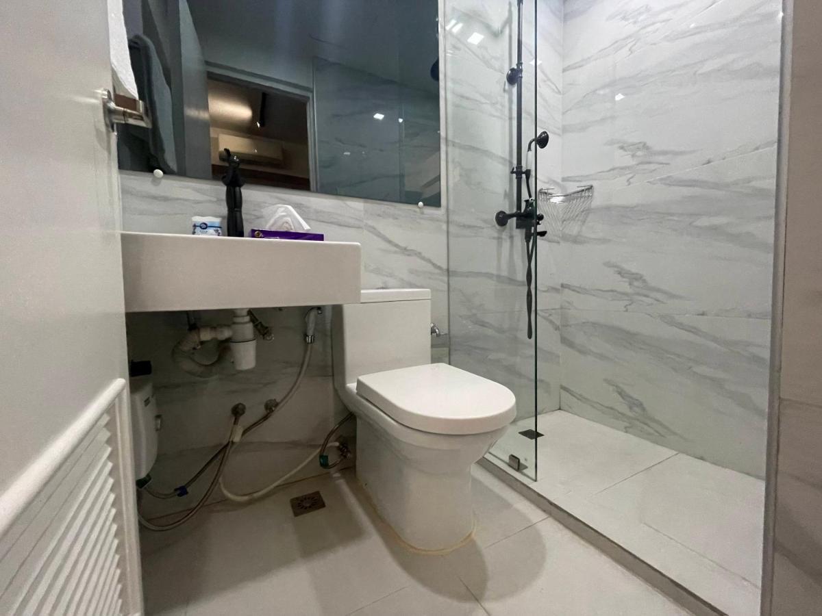Apartment Aurrow @ Burgos Circle Bgc *