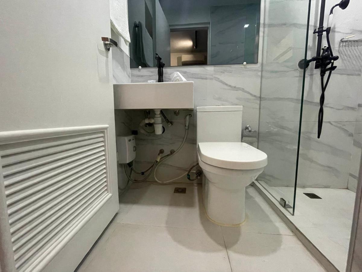 Apartment Aurrow @ Burgos Circle Bgc *