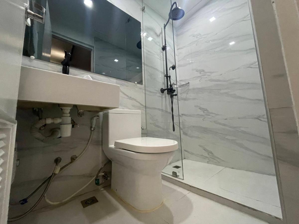 Apartment Aurrow @ Burgos Circle Bgc