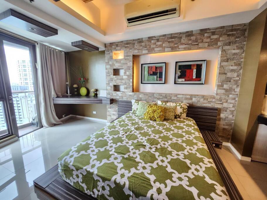 Executive W/ Balcony Near Greenbelt 100mbps * Manila