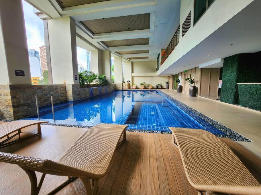Executive W/ Balcony Near Greenbelt 100mbps Manila