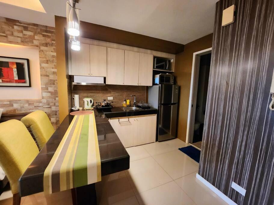 Executive W/ Balcony Near Greenbelt 100mbps * Manila
