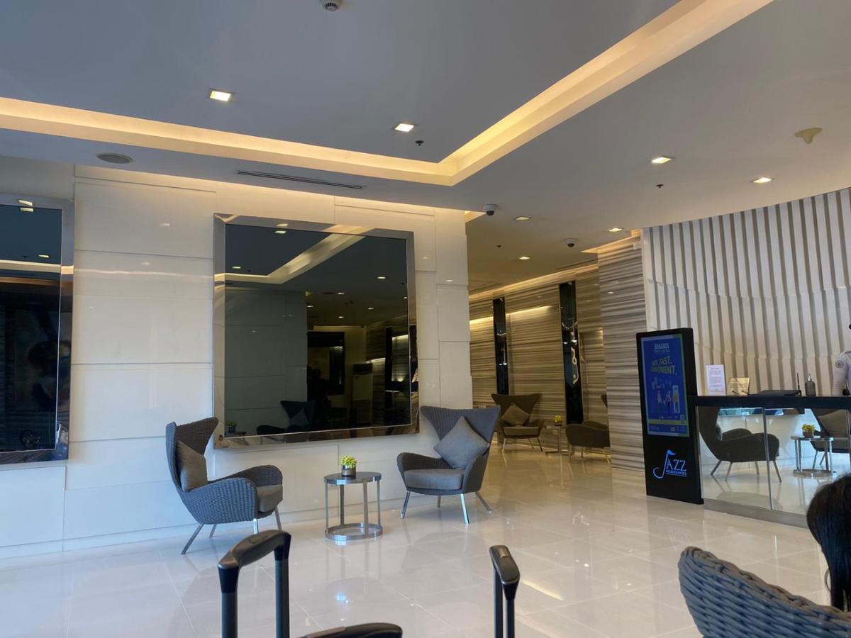 Exclusive Furnished 1 Bedroom In Bel-air Makati *