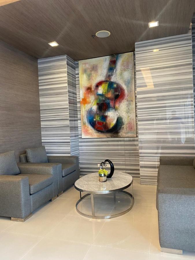 Exclusive Furnished 1 Bedroom In Bel-air Makati Apartment *