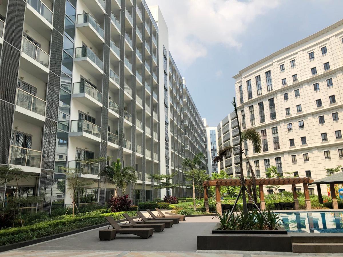 Apartment Robles' Unit At 81 Newport Boulevard Manila