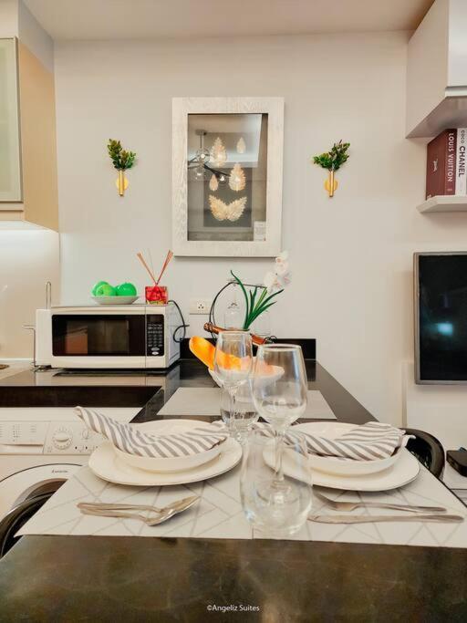 New Modern Venice Best View And Balcony, Fast Wifi At Mckinley Hill 1br Interconnected To Venice Grand Canal Mall Manila