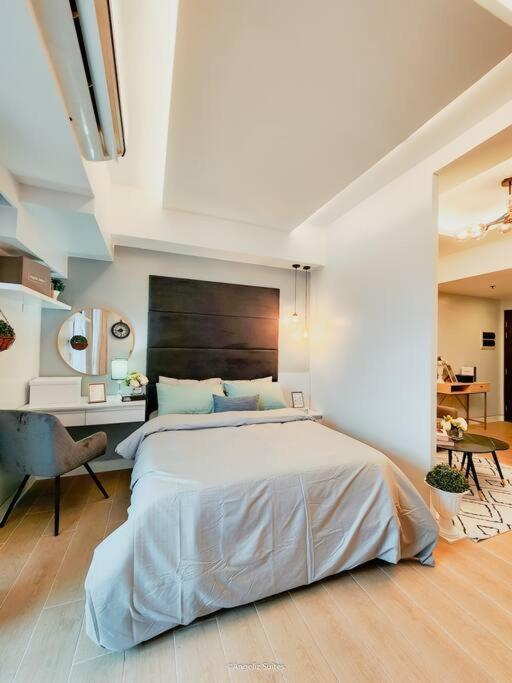 New Modern Venice Best View And Balcony, Fast Wifi At Mckinley Hill 1br Interconnected To Venice Grand Canal Mall Apartment *