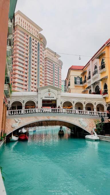 Apartment New Modern Venice Best View And Balcony, Fast Wifi At Mckinley Hill 1br Interconnected To Venice Grand Canal Mall Manila