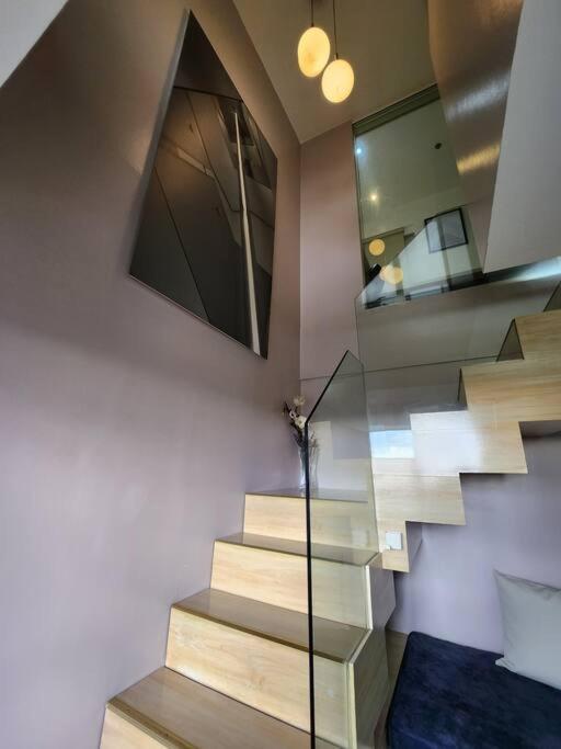 Enjoy Bgc Sunset And Golf Course View 2 Bedroom Loft With 100mbps Internet Connection *