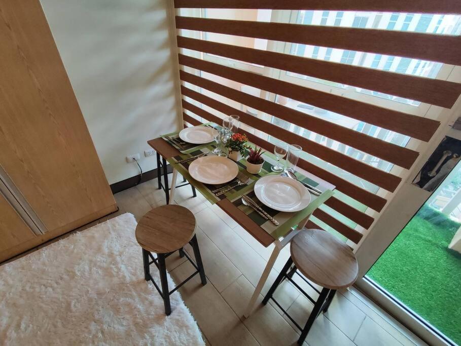 A2j Luxury Studio Venice Near Venice Mall Manila