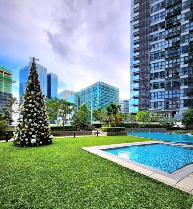 Cosy Executive 1 Bedroom Uptown Parksuites Ultra Fast Internet Apartment Manila