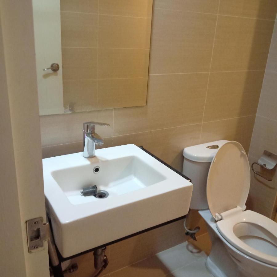 One Uptown Opposite Of Grandhyatt Taguig Apartment