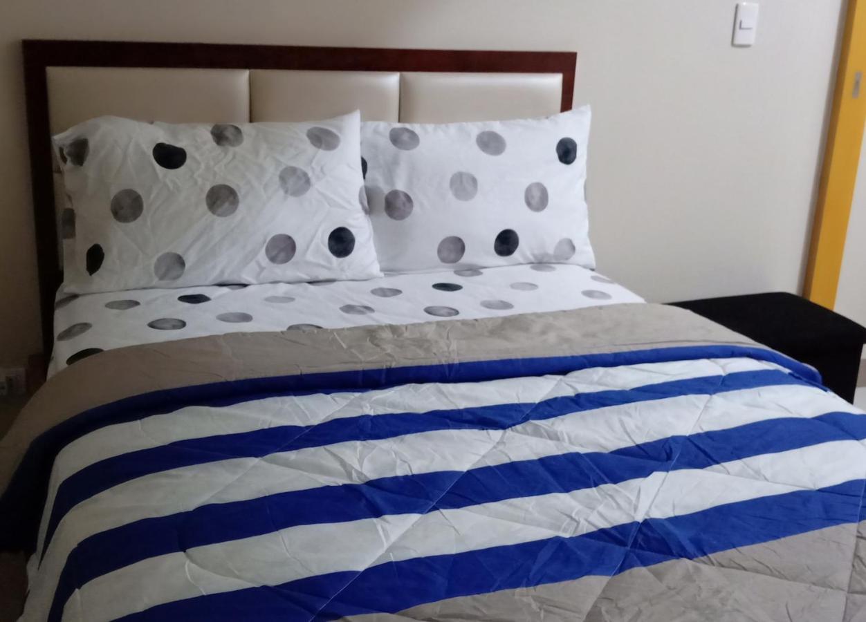 One Uptown Opposite Of Grandhyatt Taguig Apartment