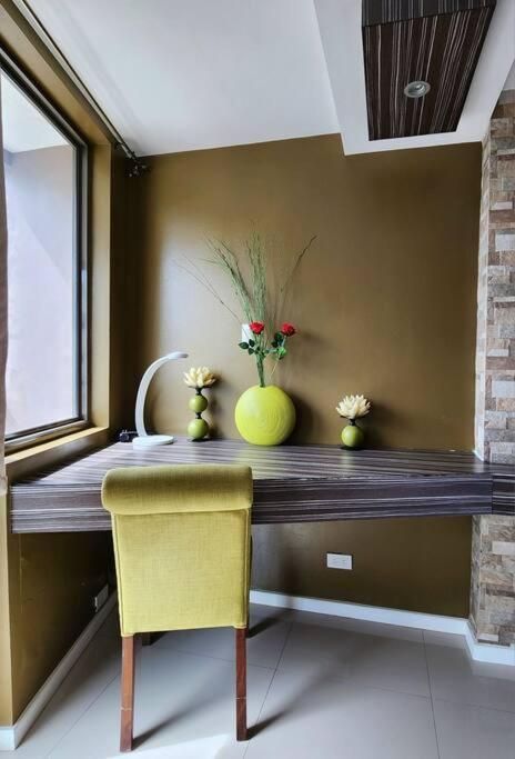 Executive W/ Balcony Near Greenbelt 100mbps * Manila
