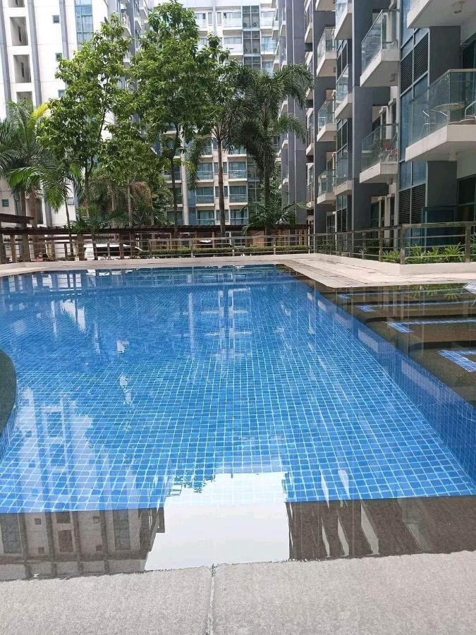 Mrmcondotel * Manila
