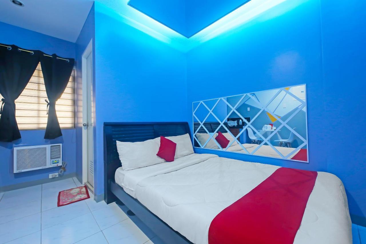 Oyo 896 Silverio Suites Hotel