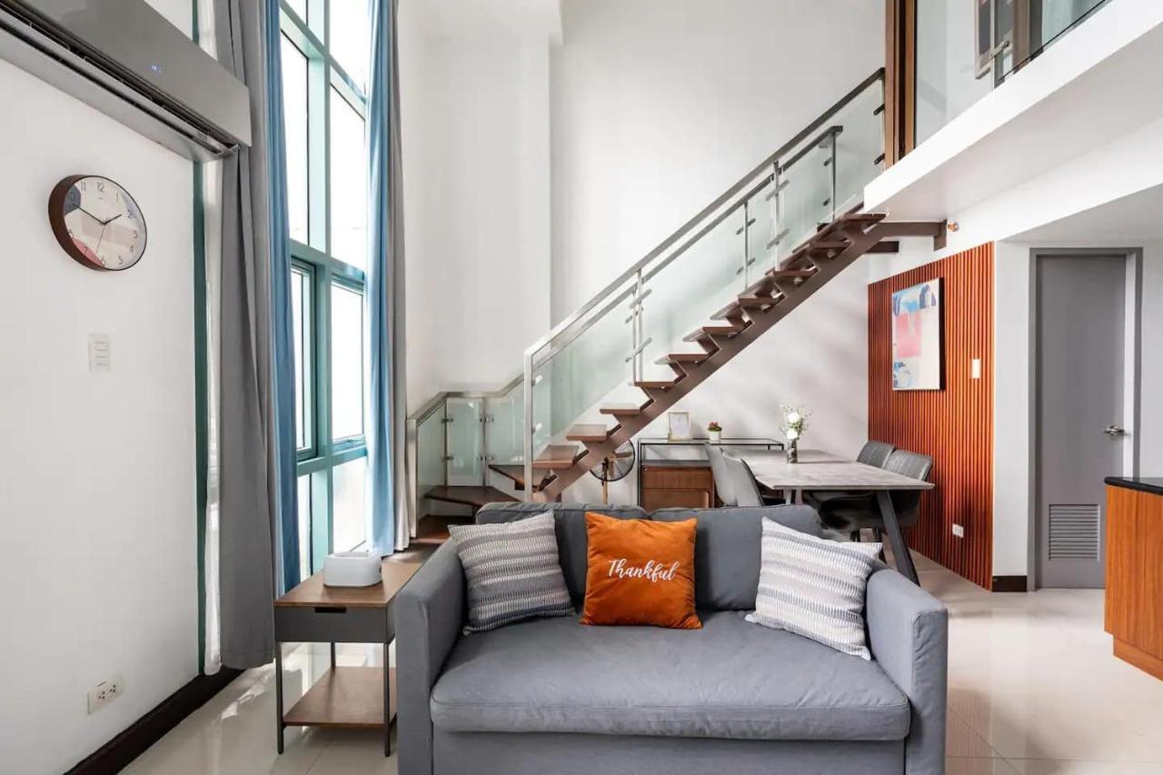 Modern Loft, 65 In Uhd Tv W Fast Wifi + Pool & Gym Apartment Manila