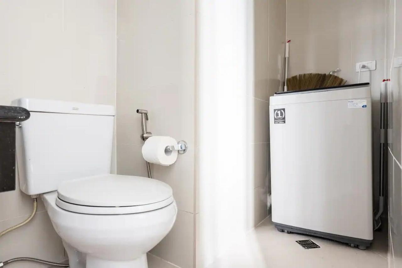 Apartment Modern Loft, 65 In Uhd Tv W Fast Wifi + Pool & Gym *