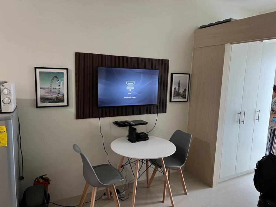 Jazz Residences - 1 Bedroom With Balcony - Cable, Wifi & Netflix Apartment *