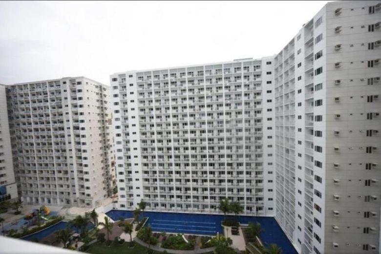 Shore D12 Near Airport- Sm Mall Of Apartment Manila
