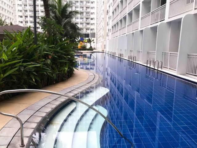Shore D12 Near Airport- Sm Mall Of Apartment Manila