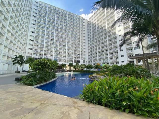 Shore D12 Near Airport- Sm Mall Of Apartment Manila