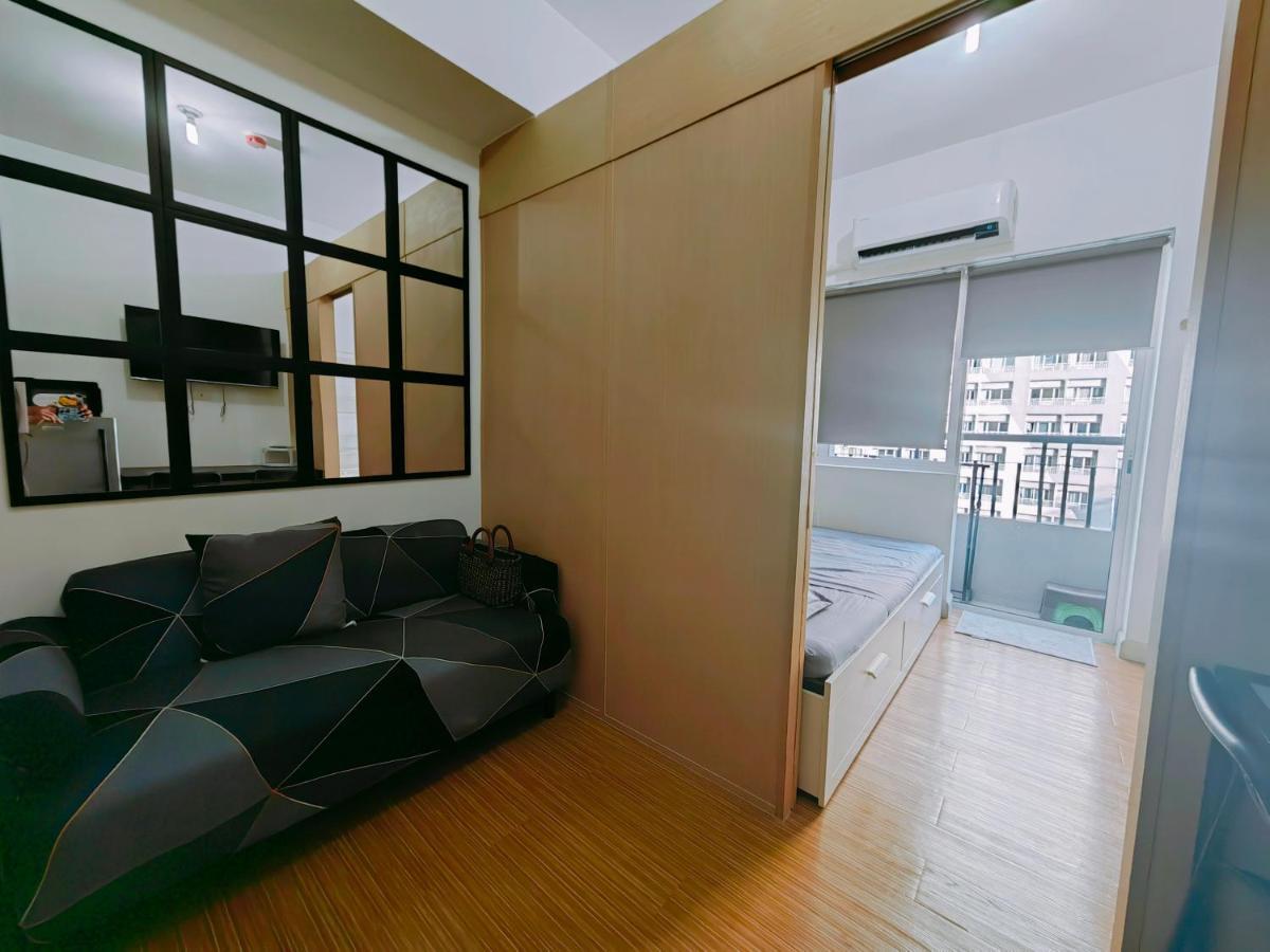 Crib's Nr.bgc * Manila