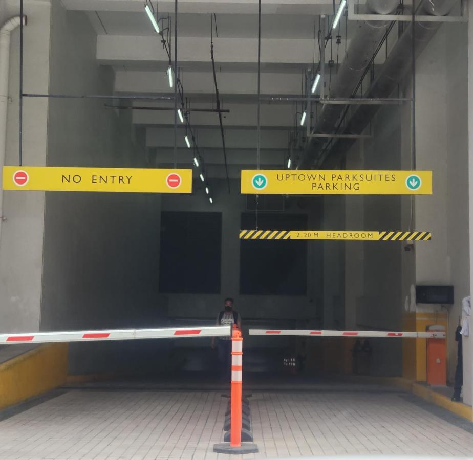 Pristine & Cozy At Uptown Mall Bgc Across Mitsukoshi With Free Parking Apartment