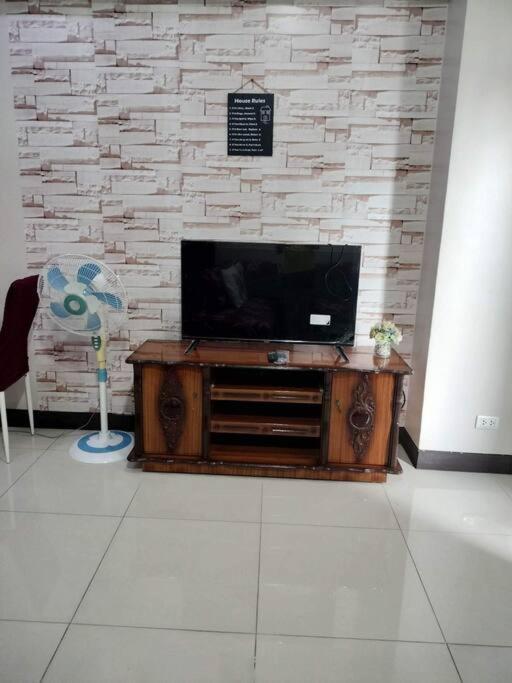 Cubao Manhattan Heights, Unit 8bc Tower B, 1 Br Apartment *