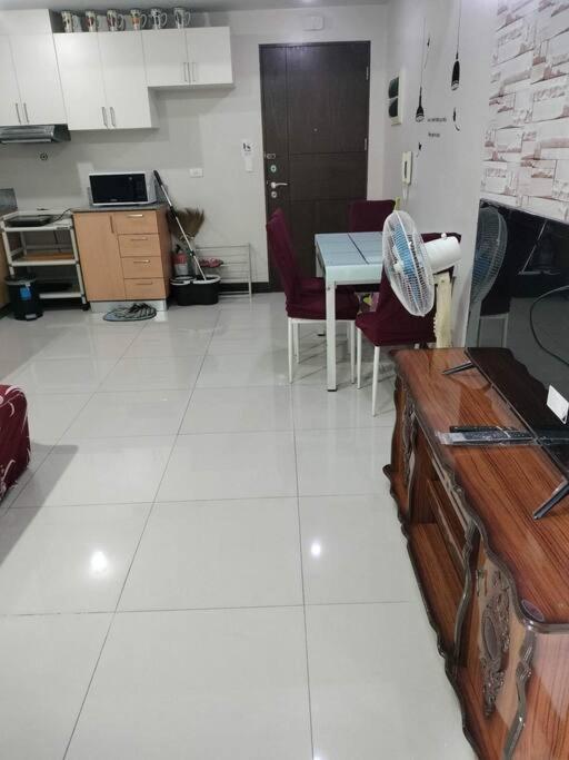Cubao Manhattan Heights, Unit 8bc Tower B, 1 Br Manila