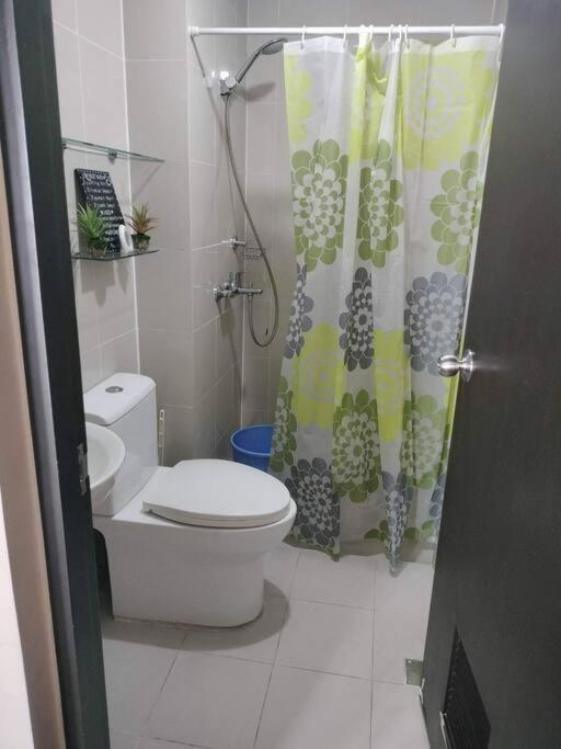 Cubao Manhattan Heights, Unit 8bc Tower B, 1 Br Apartment *