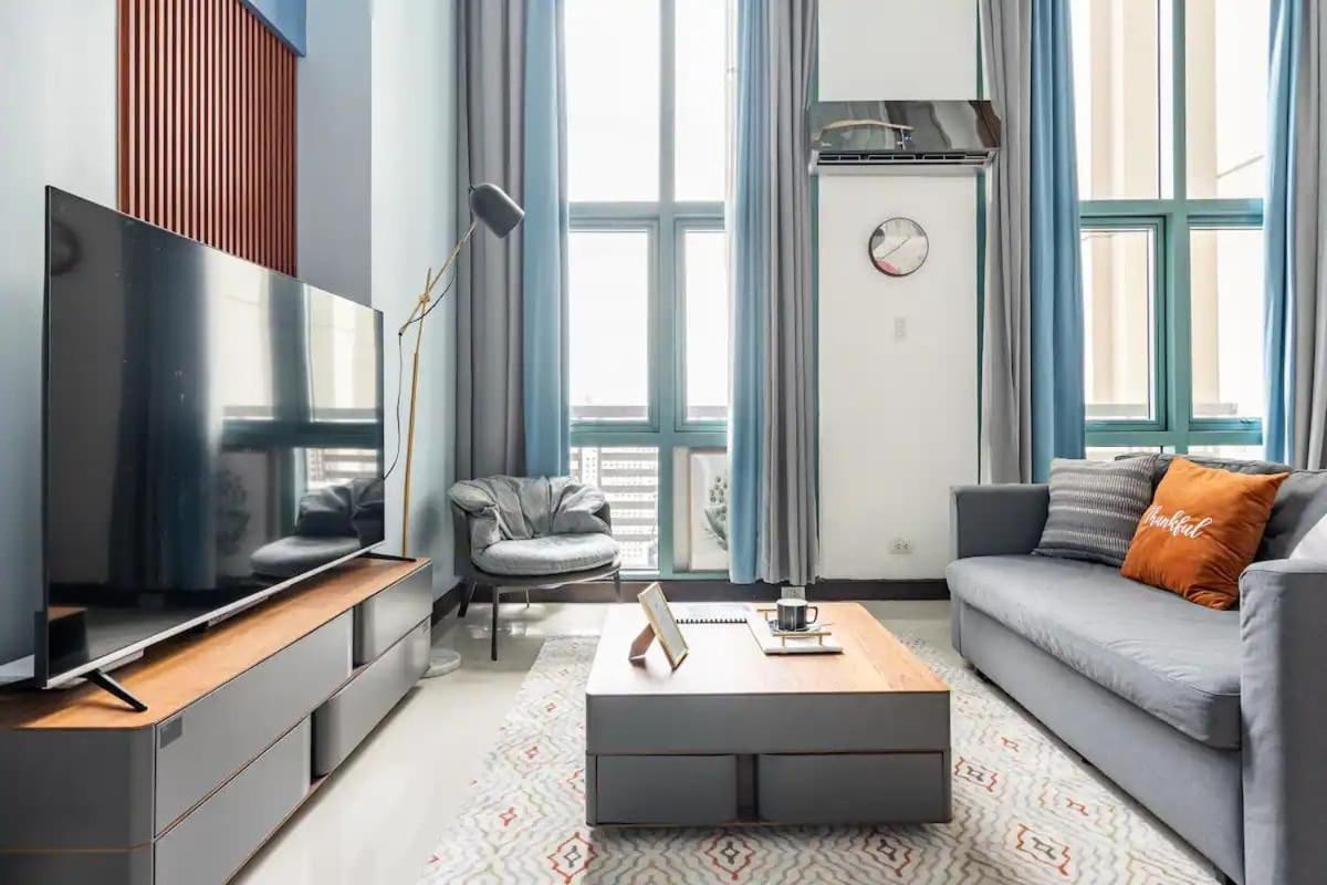 Modern Loft, 65 In Uhd Tv W Fast Wifi + Pool & Gym Apartment Manila