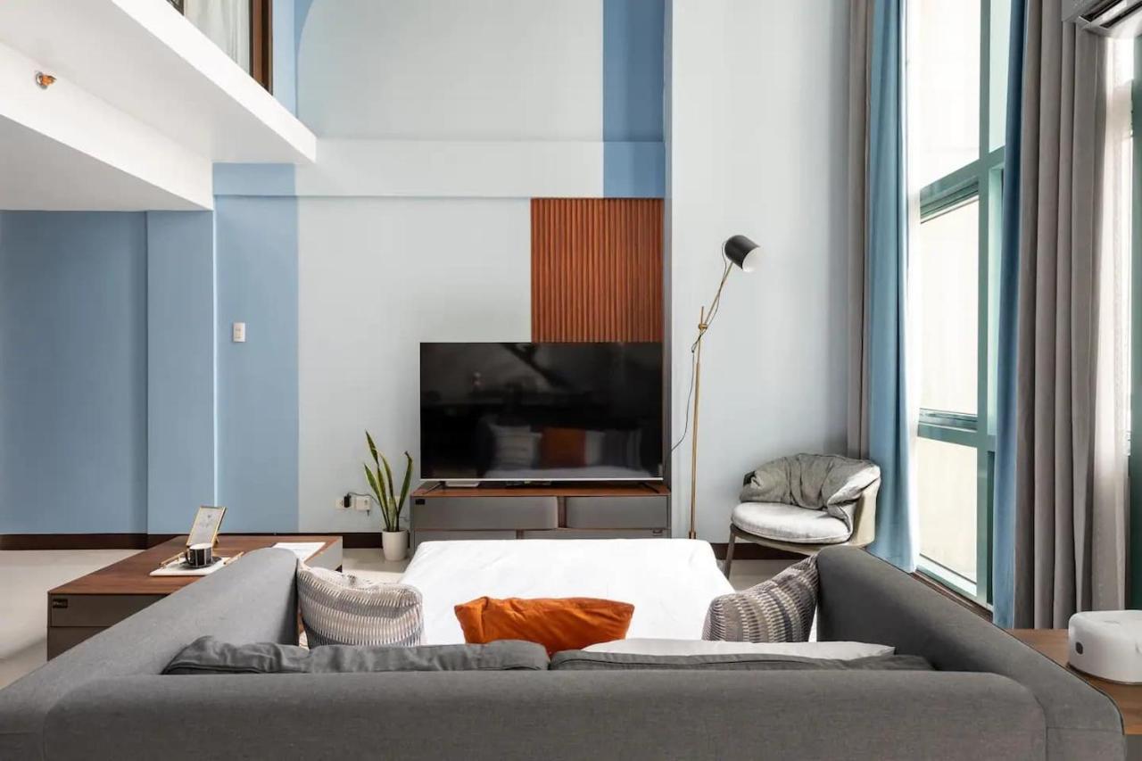 Modern Loft, 65 In Uhd Tv W Fast Wifi + Pool & Gym *