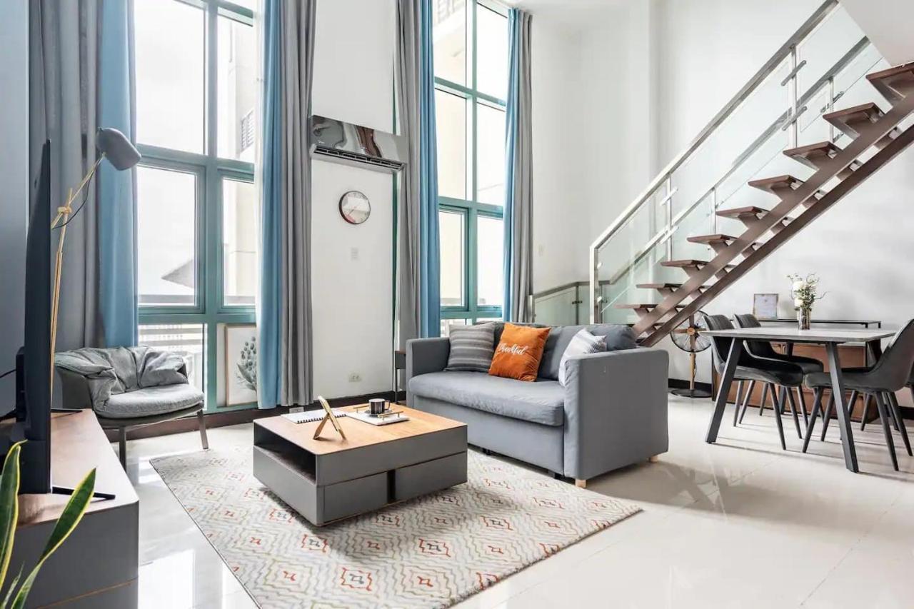 Modern Loft, 65 In Uhd Tv W Fast Wifi + Pool & Gym Apartment