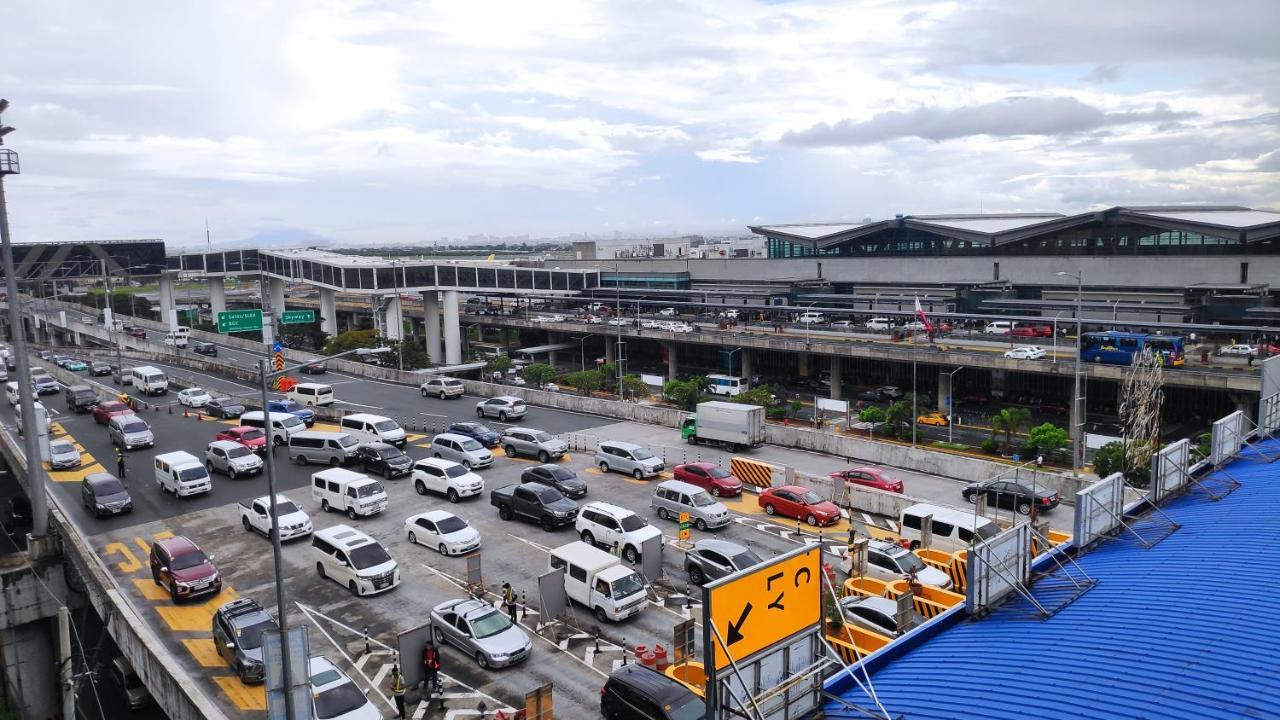Palm Tree Near Mnl Airport Terminal 3 By Elr *
