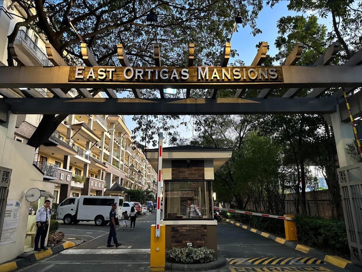 East Ortigas Mansions By Ma * Manila