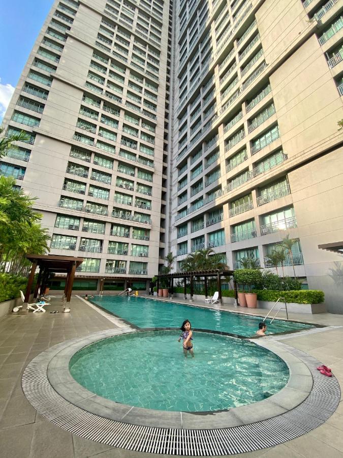 Ortigas 2 Bedroom Corner Unit With 2 Queen Across Shangrila Apartment Manila