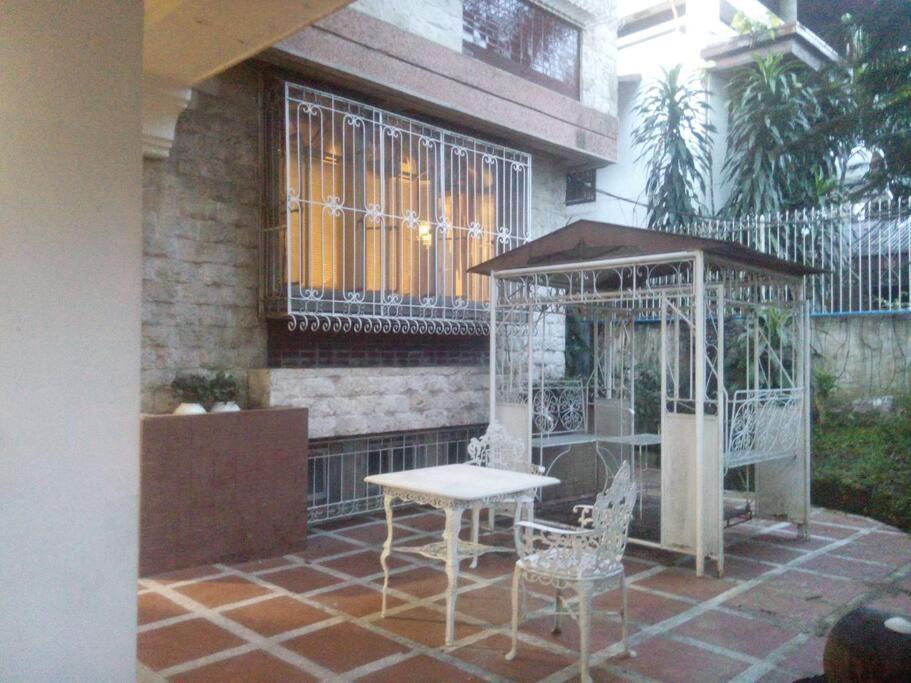 Big House In Quezon Manila