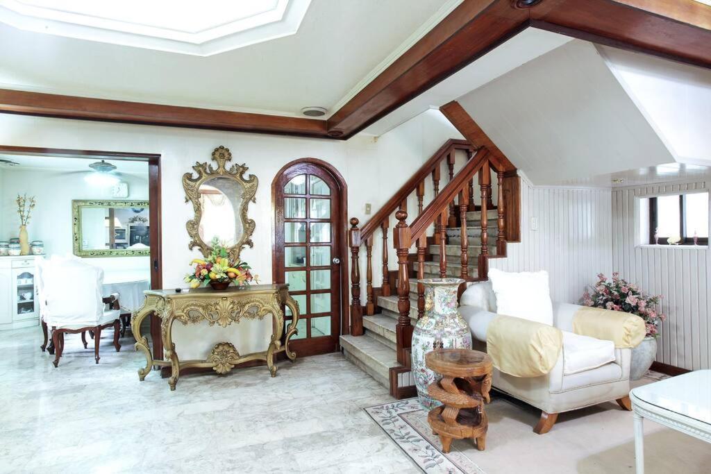 Big House In Quezon Holiday home *