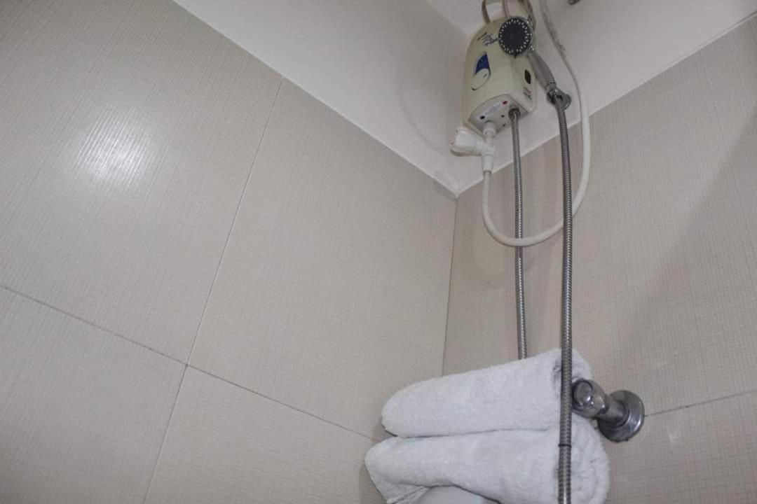 Chateau Elysee A1 Near Airport Mall Free Wifi Apartment Manila