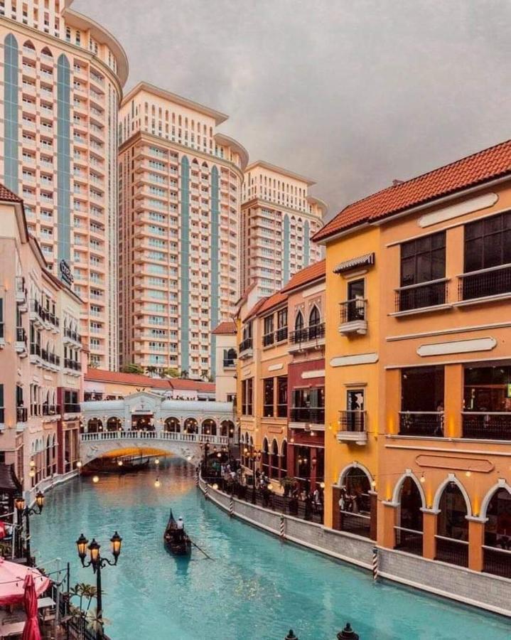 Morgan Bgc Shortwalk1 Venice Mall Free Pool * Manila