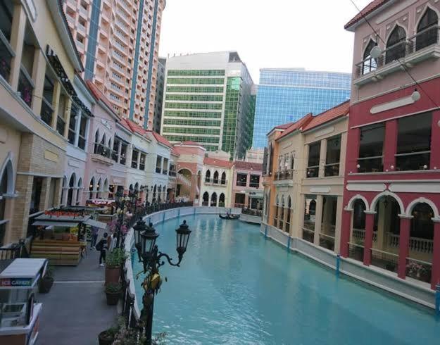 Morgan Bgc Shortwalk1 Venice Mall Free Pool Manila