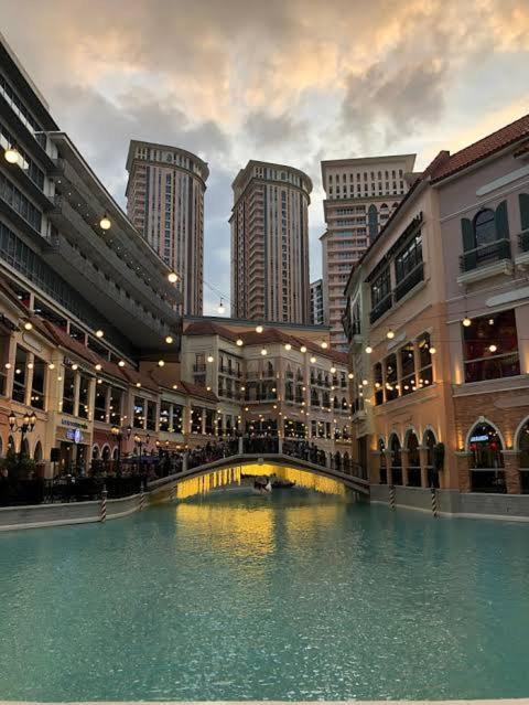 Apartment Morgan Bgc Shortwalk3 Venice Mall Free Pool Gym Manila